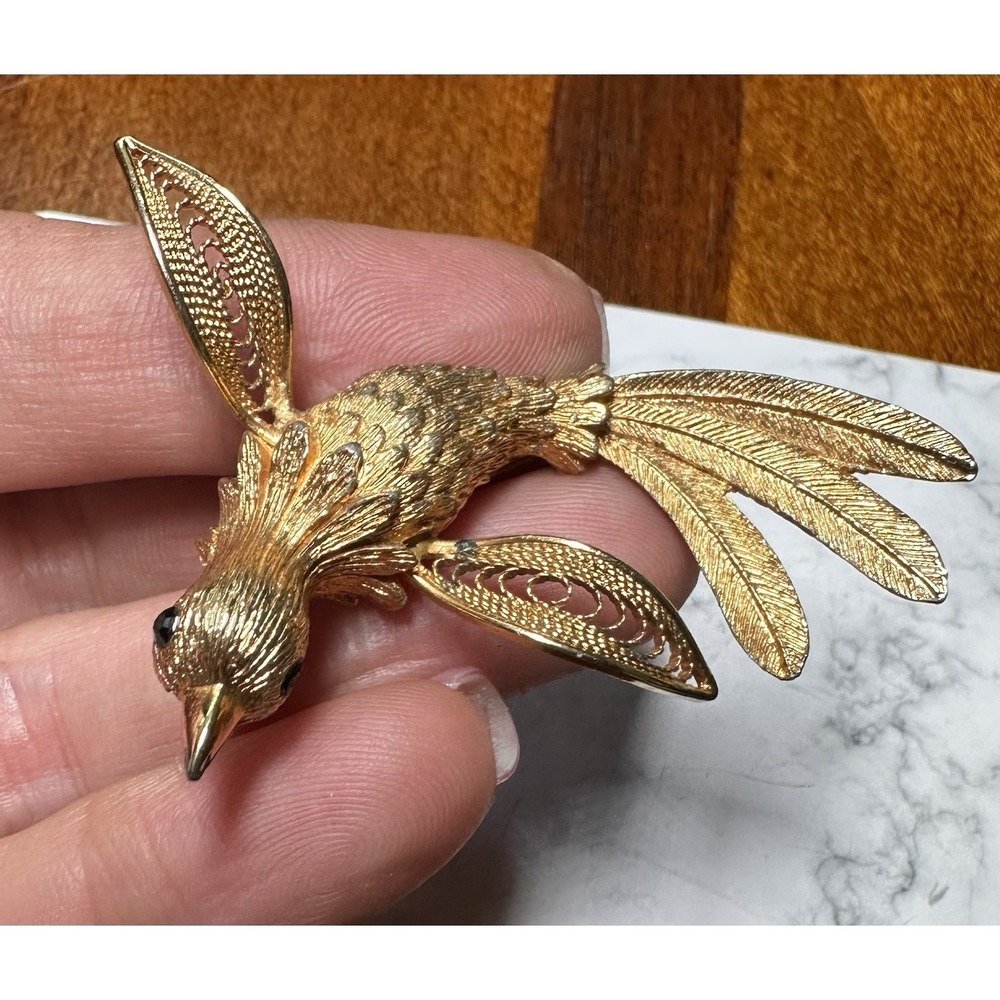 VTG JJ Signed Gold Tone‎ Bird Brooch Swallow Filigree Wings Whimsical MCM